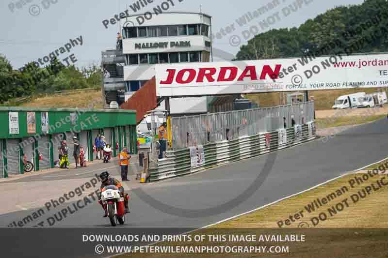 Vintage motorcycle club;eventdigitalimages;mallory park;mallory park trackday photographs;no limits trackdays;peter wileman photography;trackday digital images;trackday photos;vmcc festival 1000 bikes photographs